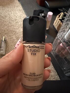 MAC Cosmetics Studio Fix Fluid Foundation - Light Beige unused